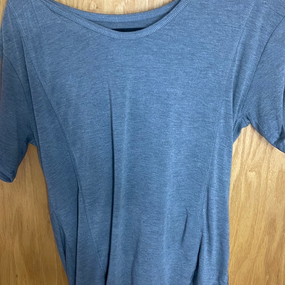 Athletic grey women’s top, small